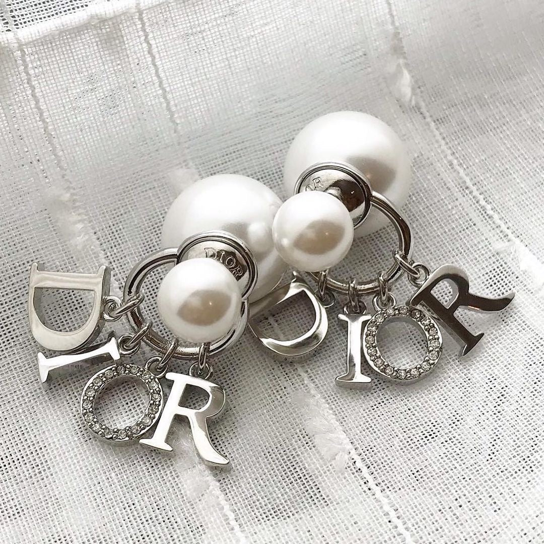 D Dangly Pearls Silver
