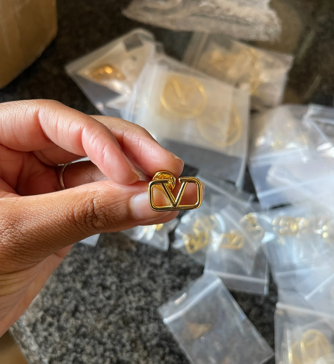 Vlogo Studs High Quality